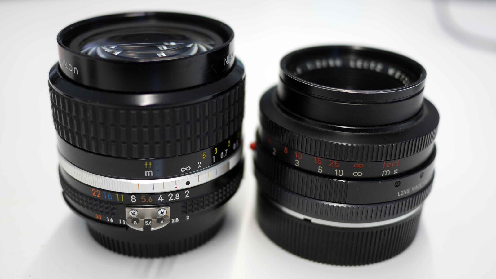 Zwei unterschiedlich hohe Objektive